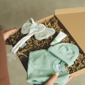 Neutraal kraamcadeau giftbox speendoekje